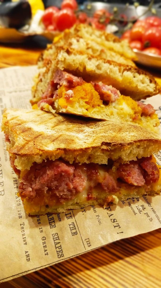 Focaccia cu Salsiccia, Dovlec si Gorgonzola